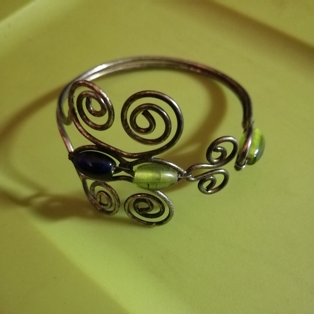 1 hand made bracelet with glasses beads